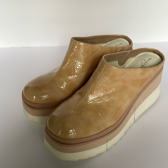 Naked Feet Tan Patent Leather Platform Mules by Coach. Size 10. - Picture 1 of 9